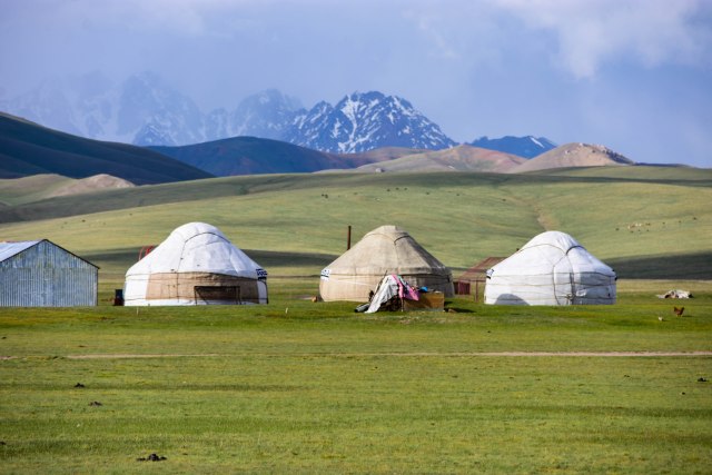 CoverMore_Lisa_Owen_Kyrgyzstan_Song Kul Yurts Row