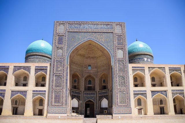 CoverMore_Lisa_Owen_Uzbekistan_Bukhara_Mosque Full